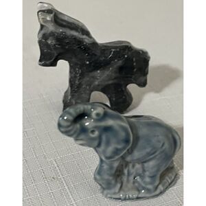 Mini Elephant Figures‎  Semi-Precious Onyx  & Jade Stone  ( Lot of Two )